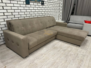 Диван Аккордеон 1400 с оттоманкой изголовье каретная стяжка Sensey latte